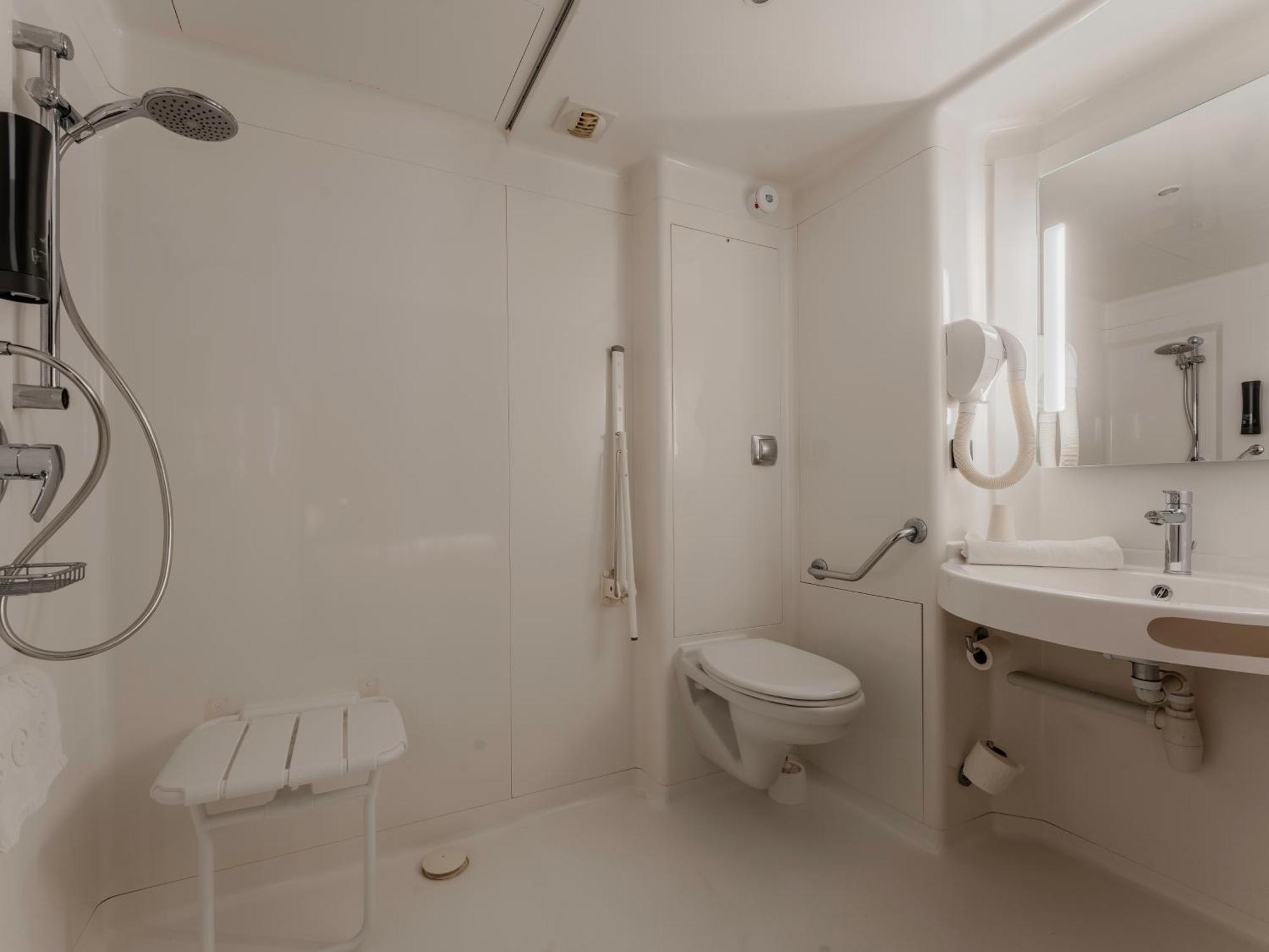 B&B Hotel Maubeuge Gare Екстериор снимка
